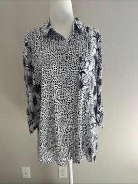 Chico's Black & White Mixed Print Button-Front Blouse